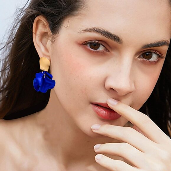 Elegant Boho Red Rose Petal Drop Earrings for Women, Tiered Acrylic Floral Desig - Picture 2 of 6